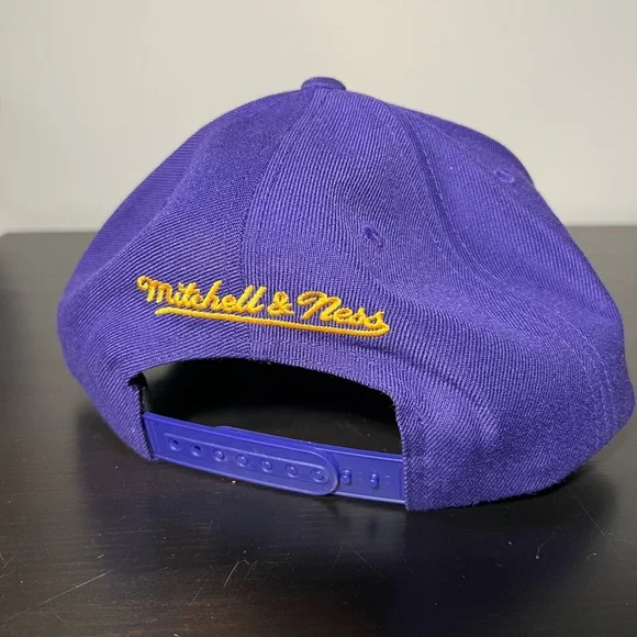 Lakers SnapBack Hat NWT - Picture 6 of 6